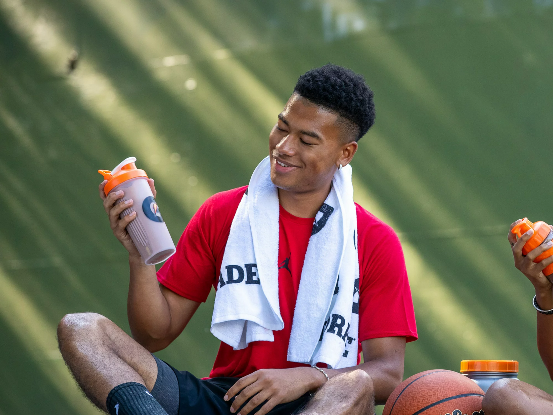 Shaker Bottle - Transparent - Bottle - PDP Detail 3